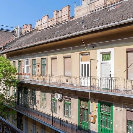 Dora'S Calm Nest Over The Chestnut Tree Apartment Budapest Bagian luar foto
