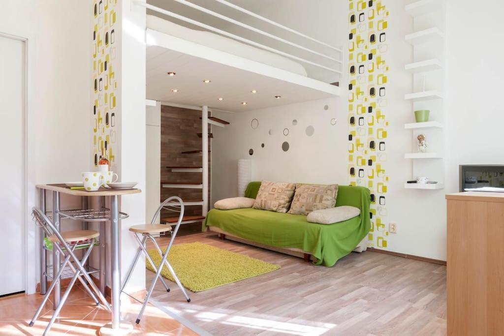 Dora'S Calm Nest Over The Chestnut Tree Apartment Budapest Bagian luar foto