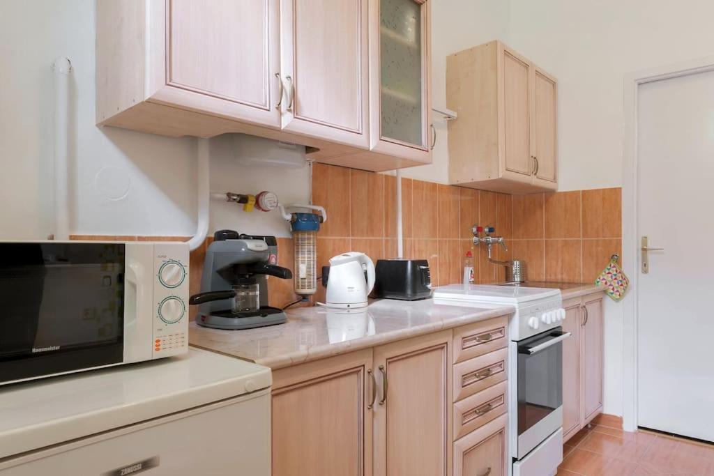 Dora'S Calm Nest Over The Chestnut Tree Apartment Budapest Bagian luar foto